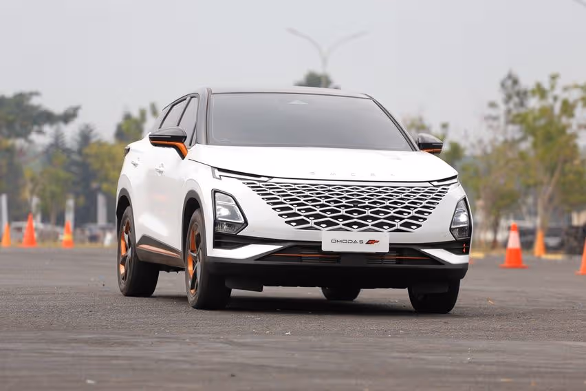 BAIC BJ40 Plus rakitan lokal di pabrik Purwakarta, harga turun hampir Rp 100 juta