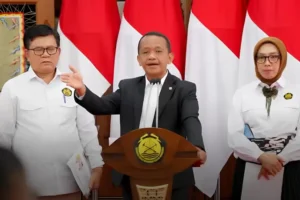 Bahlil Tegur Dirut PLN dan Dirjen ESDM: Tak Beri Data Akurat Soal Listrik Desa