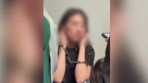 Turis China Serang Petugas, Jilbab Ditarik Paksa